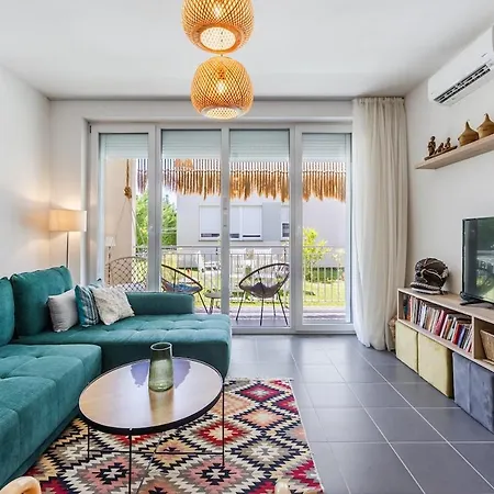 Talea Joyful By Pikhost Daire Lezhë